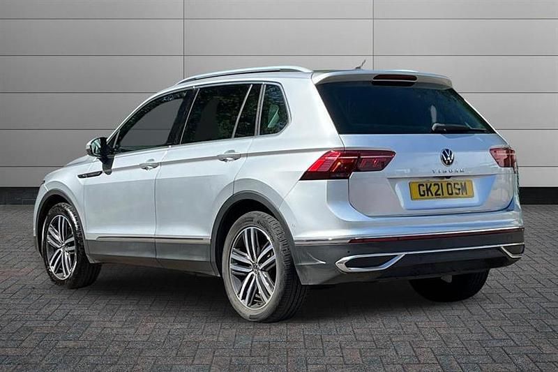 Używany VW Tiguan Elegance 150 KM (110 kW) 2021 Srebrny SUV