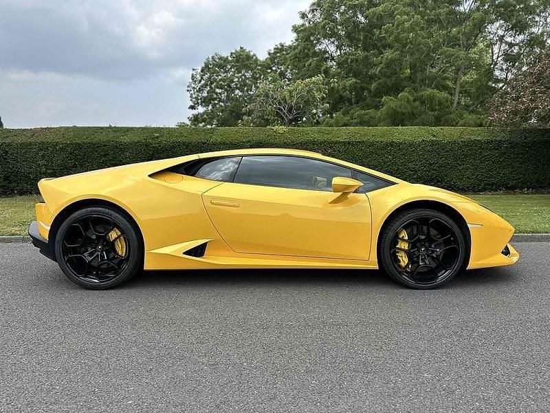 Used Lamborghini Huracán 610 HP (448 kW) 2015 Yellow Coupe