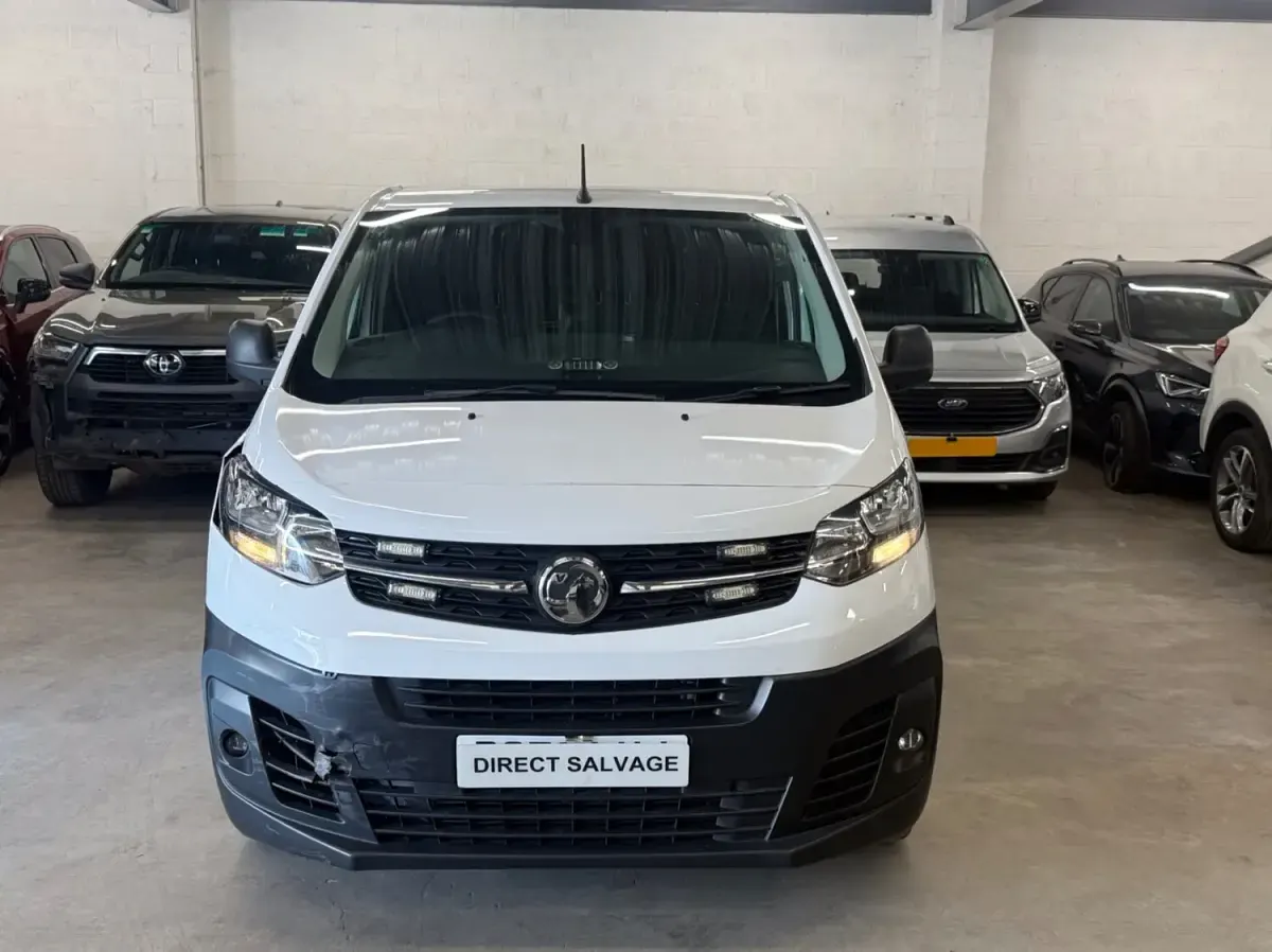 Used Vauxhall Vivaro 100 HP (73 kW) 2023 White MPV