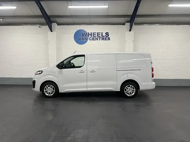 Gebraucht Vauxhall Vivaro Sportive 100 PS (73 kW) 2023 Weiß Van / Kleinbus