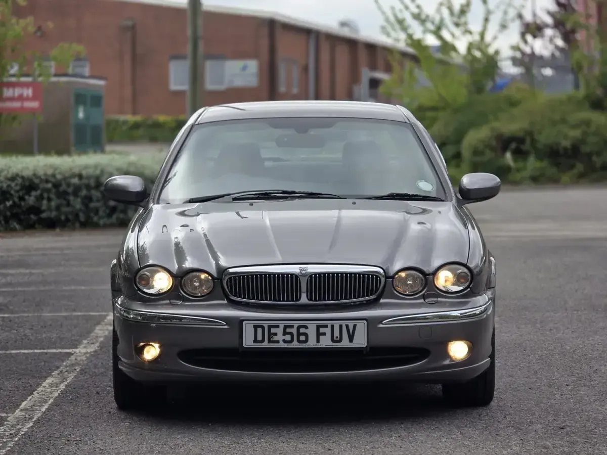 Usado Jaguar X-type SE 194 HP (142 kW) 2006 Cinzento Sedan