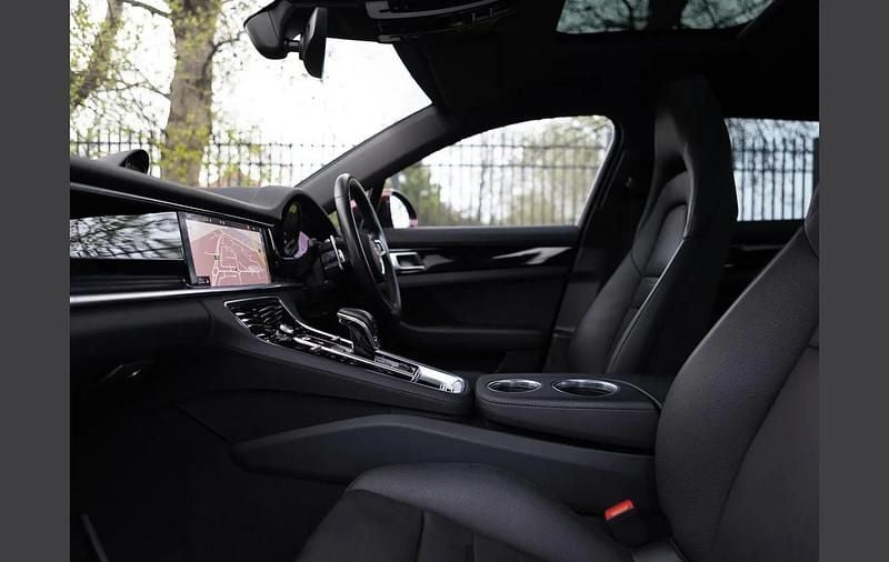 Used Porsche Panamera Sport Turismo 552 HP (405 kW) 2021 Red Estate