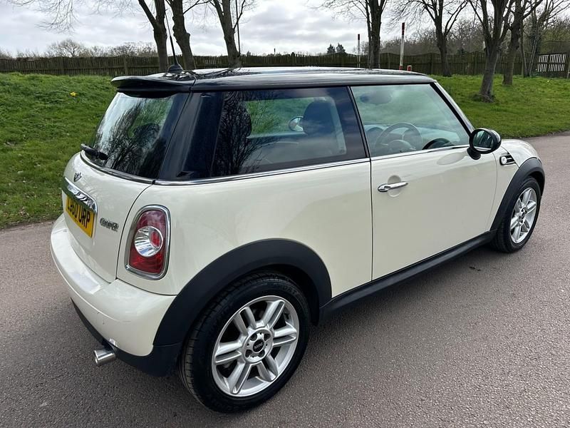 Used Mini Cooper Hatch 2010 White Hatchback