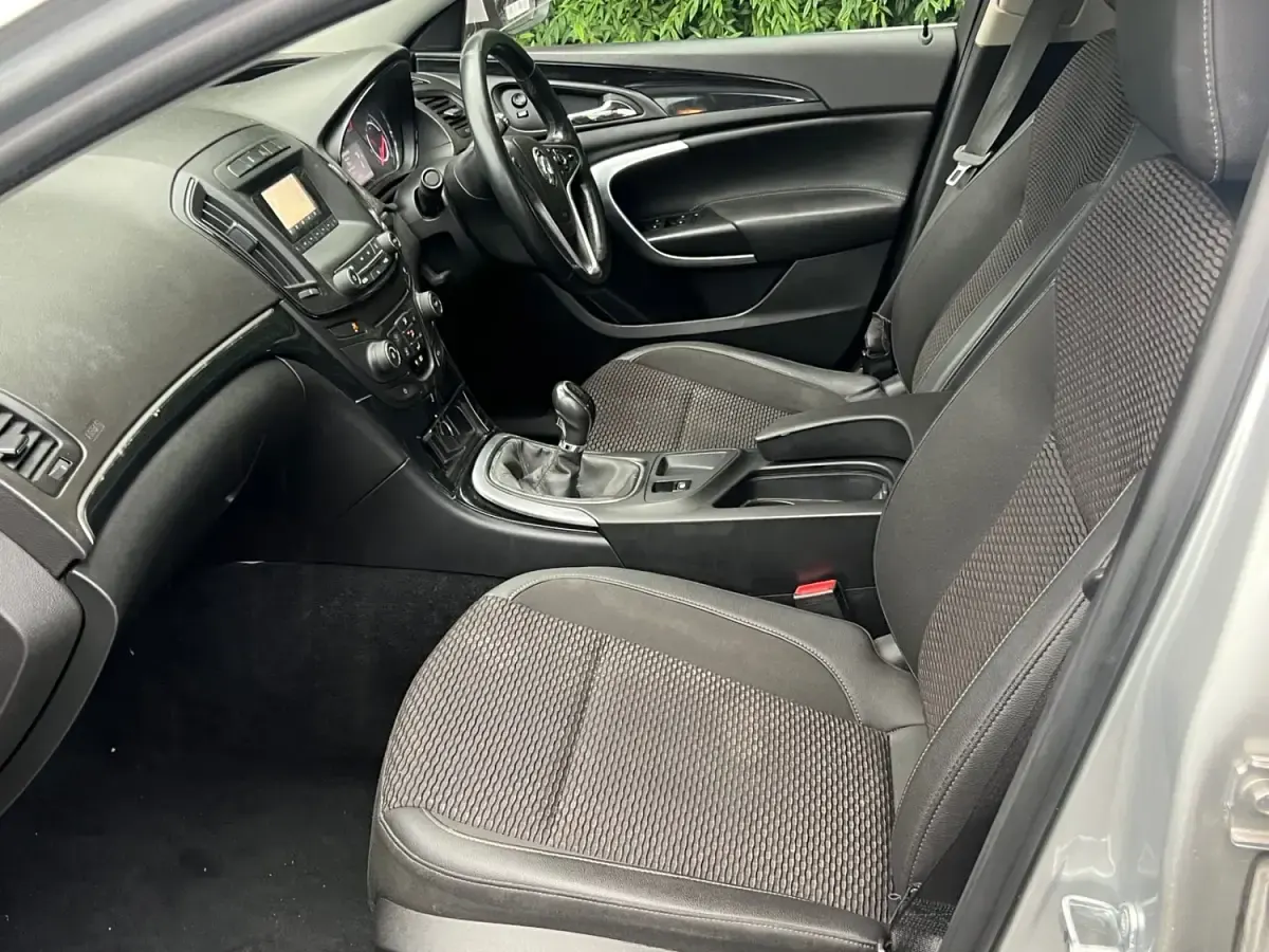 Second-hand Vauxhall Insignia 2016 Argintiu Hatchback