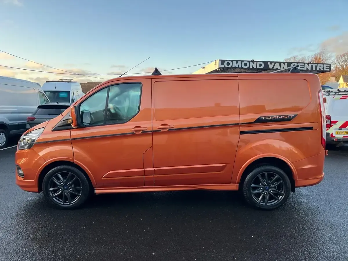 Second-hand Ford Transit Custom Sport 185 CP (136 kW) 2020 Portocaliu Van