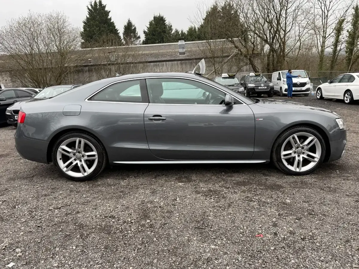 Usado Audi A5 S-Line 225 HP (165 kW) 2014 Cinzento Coupé