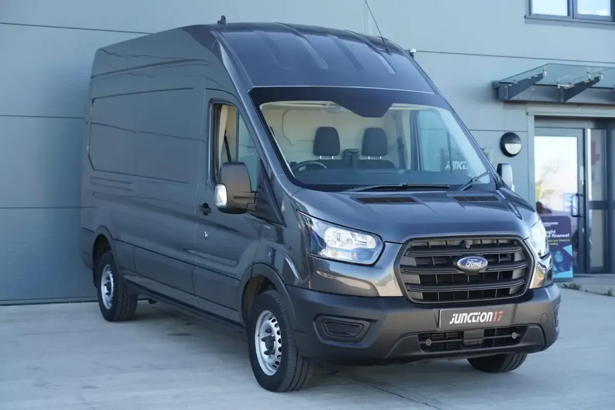 Usado Ford Transit S 130 HP (95 kW) 2020 Cinzento Van