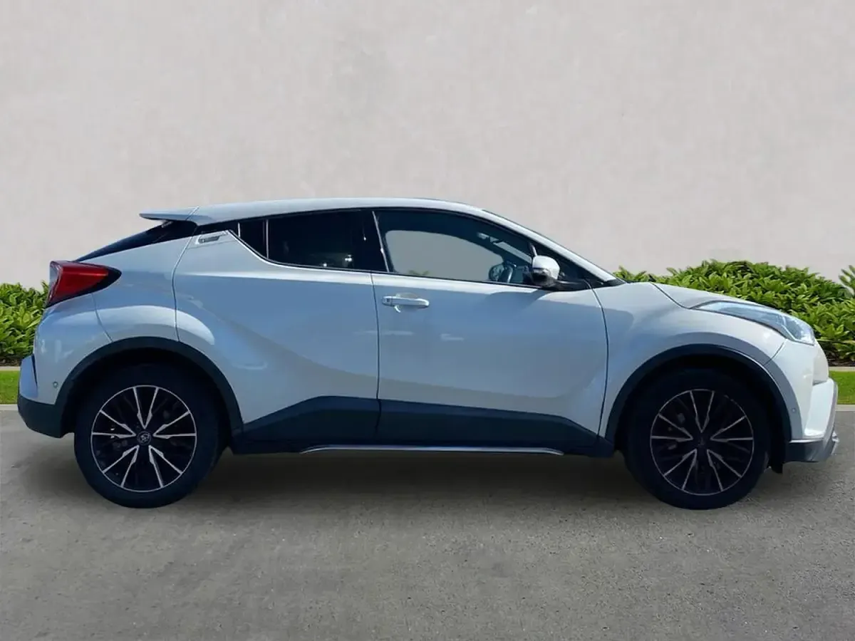 Used Toyota C-HR 116 HP (85 kW) 2017 White SUV