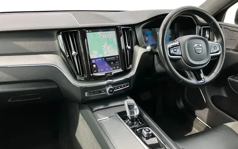Begagnad Volvo XC60 Plus 349 HK (256 kW) 2023 Silver SUV