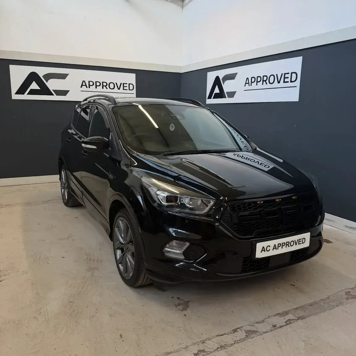 Second-hand Ford Kuga ST-Line 180 CP (132 kW) 2019 Negru SUV