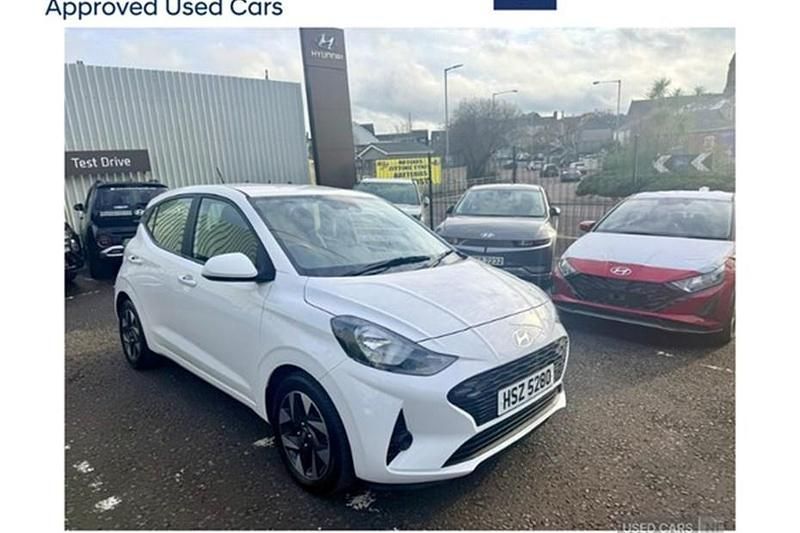 Used Hyundai i10 Advanced 67 HP (49 kW) 2023 White Hatchback