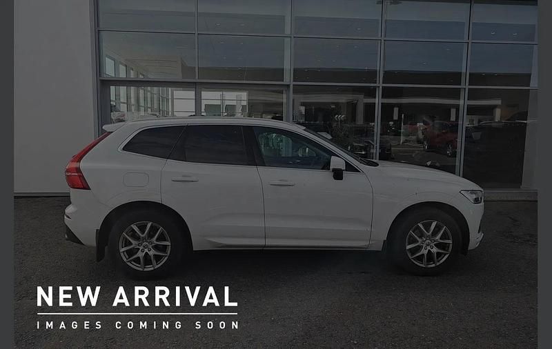 Used Volvo XC60 Momentum 247 HP (181 kW) 2018 White SUV