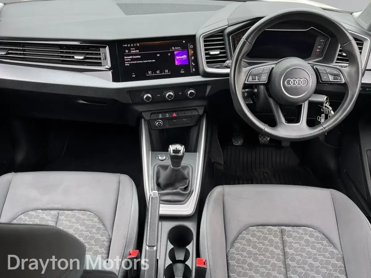 Used Audi A1 Sportback Sport 95 HP (69 kW) 2022 White Hatchback
