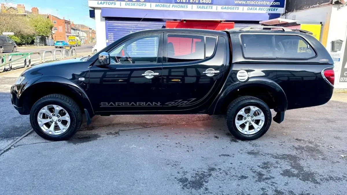 Usado Mitsubishi L200 176 CV (129 kW) 2010 Negro Pickup/Camioneta