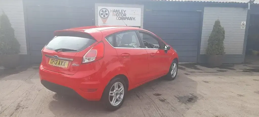 Used Ford Fiesta Zetec 82 HP (60 kW) 2013 Red Hatchback