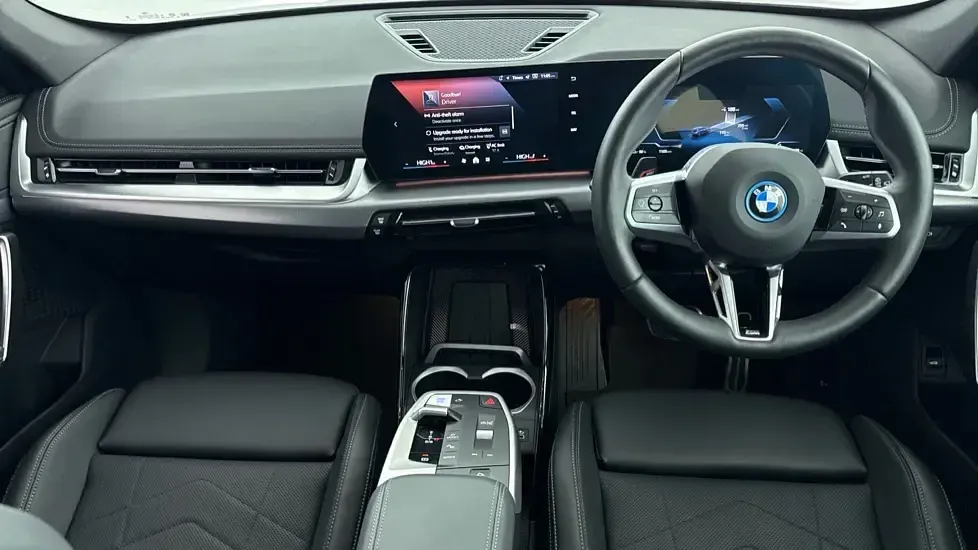 Usado BMW iX1 M Sport 147 kW (201 HP) 2025 Azul SUV