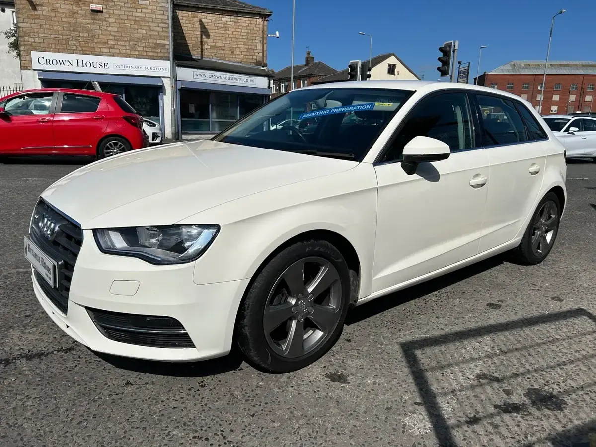 Used Audi A3 Sport 110 HP (80 kW) 2014 White Hatchback