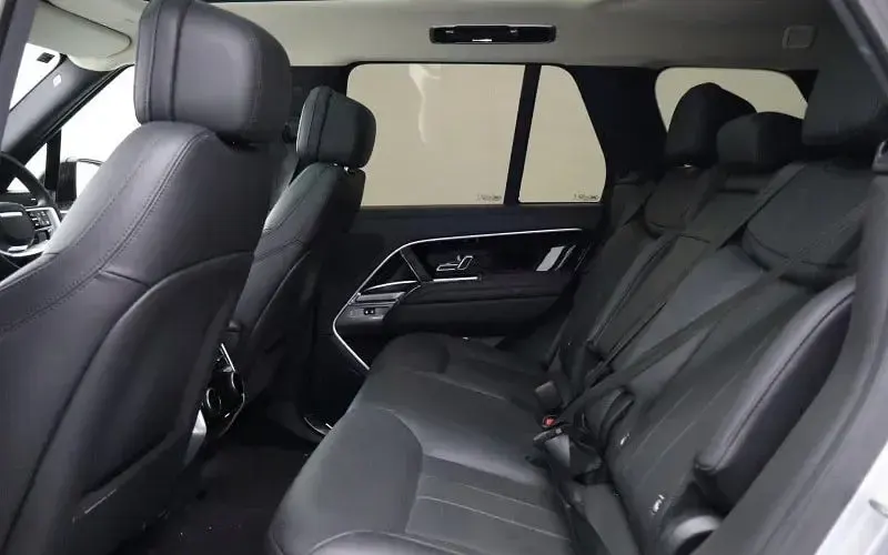 Used Land Rover Range Rover SE 349 HP (256 kW) 2026 SUV