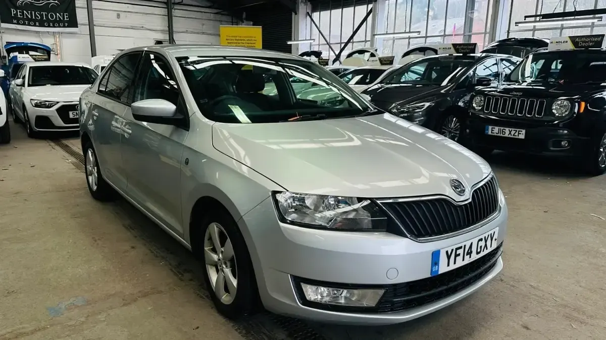 Usado Skoda Rapid SE 110 HP (80 kW) 2014 Prateado Citadino