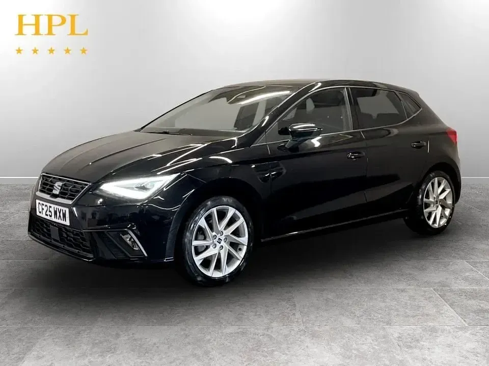 Usado Seat Ibiza FR 115 CV (84 kW) 2025 Negro Utilitario