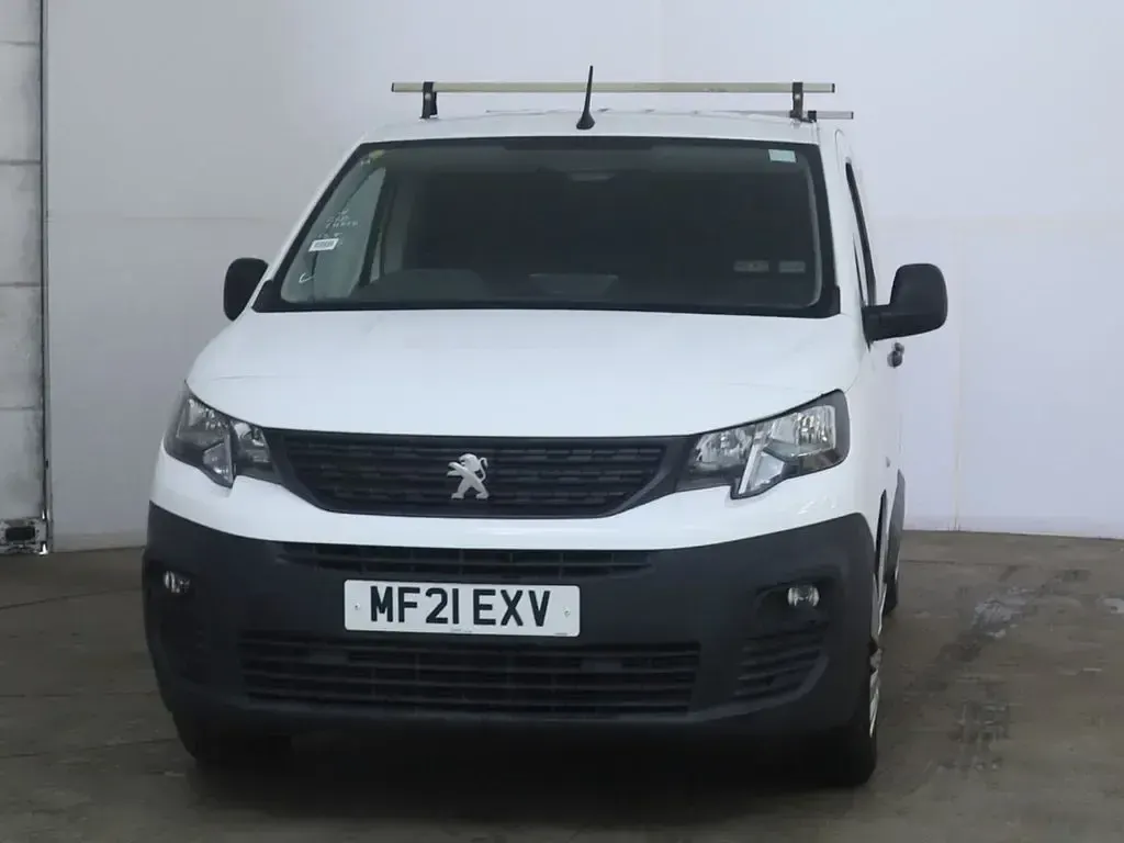 Used Peugeot Partner 131 HP (96 kW) 2021 White MPV