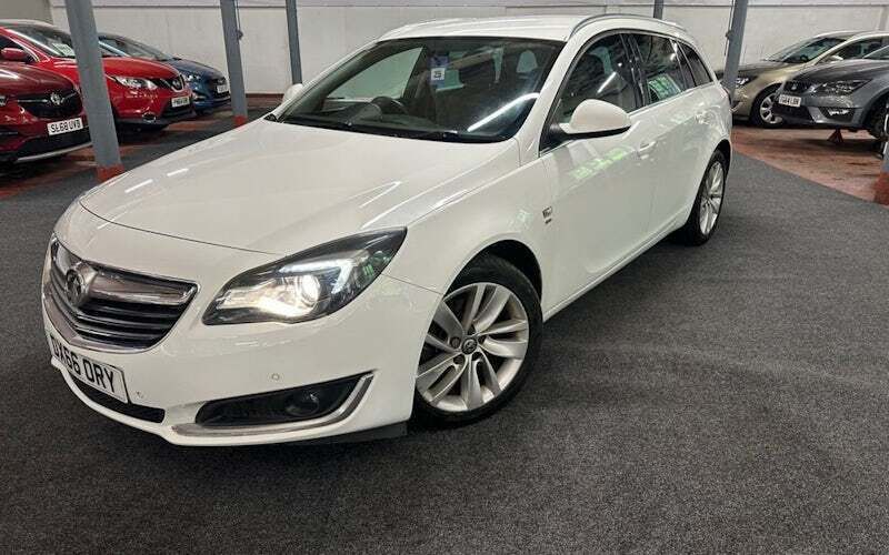 White Used 2016 Vauxhall Insignia SRi Estate | £3,995 (Fair price) - Image 1/4