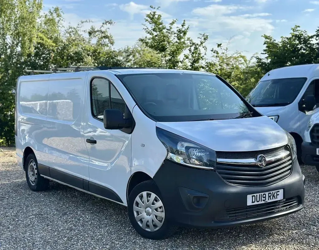 Used Vauxhall Vivaro 120 HP (88 kW) 2019 White MPV