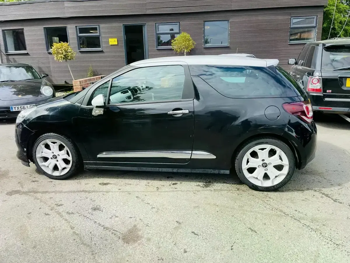 Usado Citroën DS3 PureTech 2015 Negro Utilitario