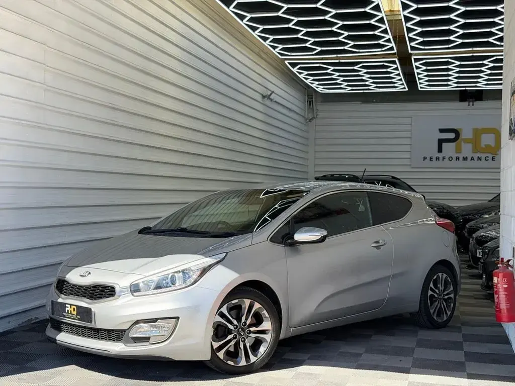 Used Kia ProCeed 126 HP (92 kW) 2015 Silver Hatchback