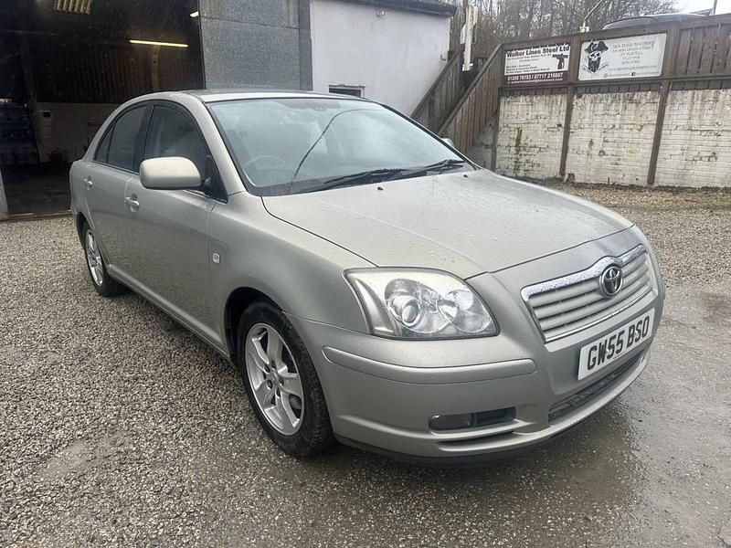 Usado Toyota Avensis T3 2005 Plateado Utilitario