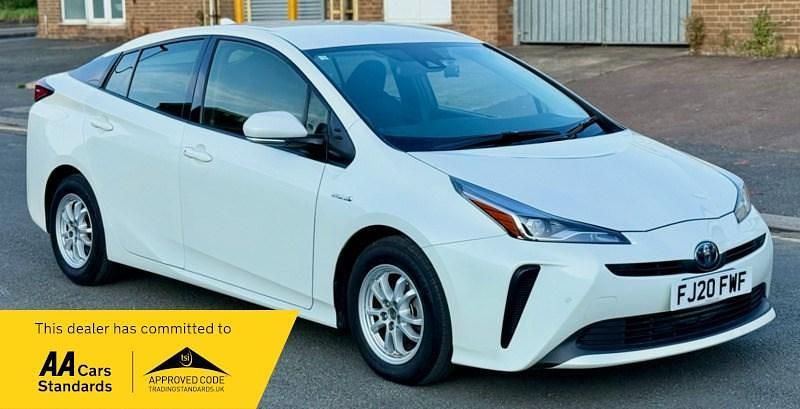 White Used 2025 Toyota Prius Hatchback | £13,799 (Good price) - Image 1/3