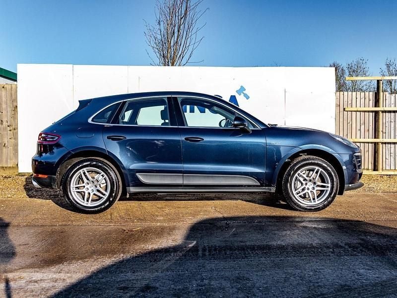 Used Porsche Macan 258 HP (189 kW) 2015 Blue SUV