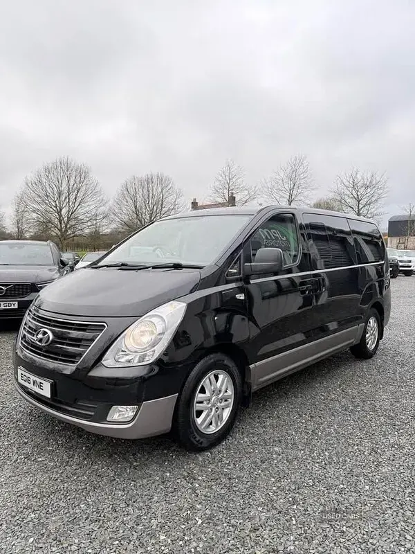 Used Hyundai I800 SE 167 HP (122 kW) 2016 Black MPV