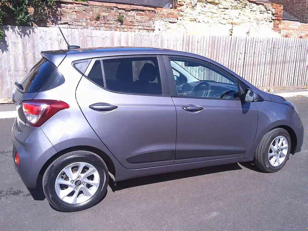 Used Hyundai i10 Premium 87 HP (63 kW) 2017 Grey Hatchback