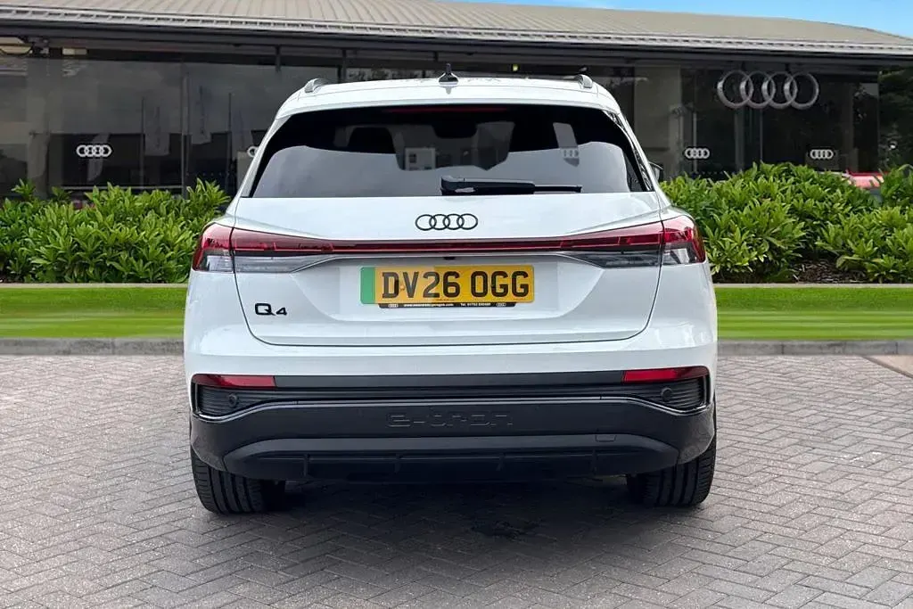 Used Audi Q4 e-tron Black Edition 210 kW (286 HP) 2026 White SUV