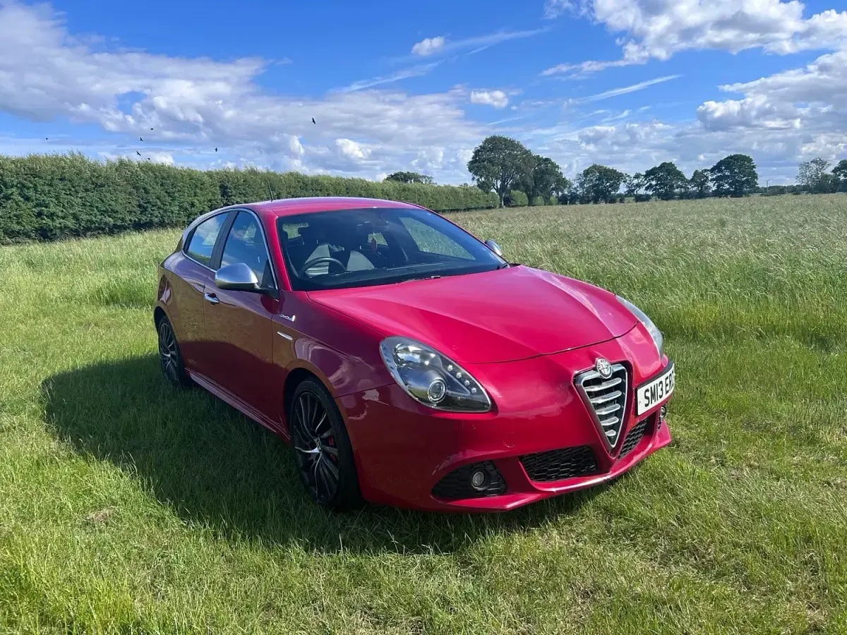 Used Alfa Romeo Giulietta 105 HP (77 kW) 2013 Red Hatchback
