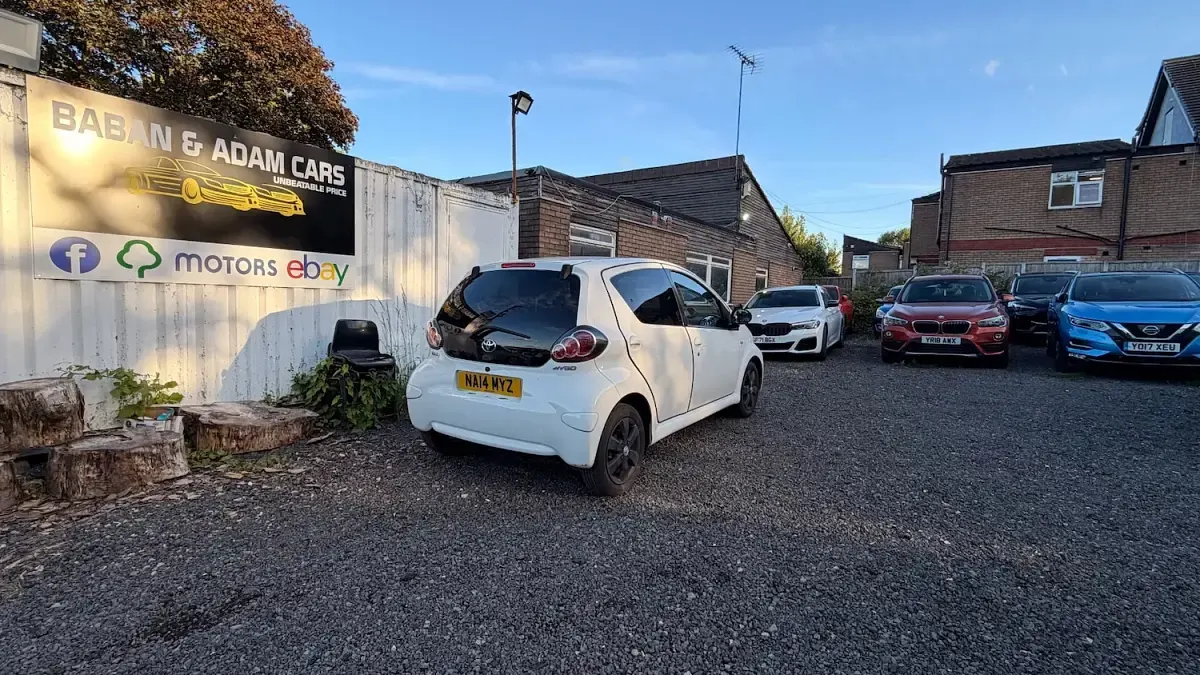 Used Toyota Aygo Style 2014 White Hatchback