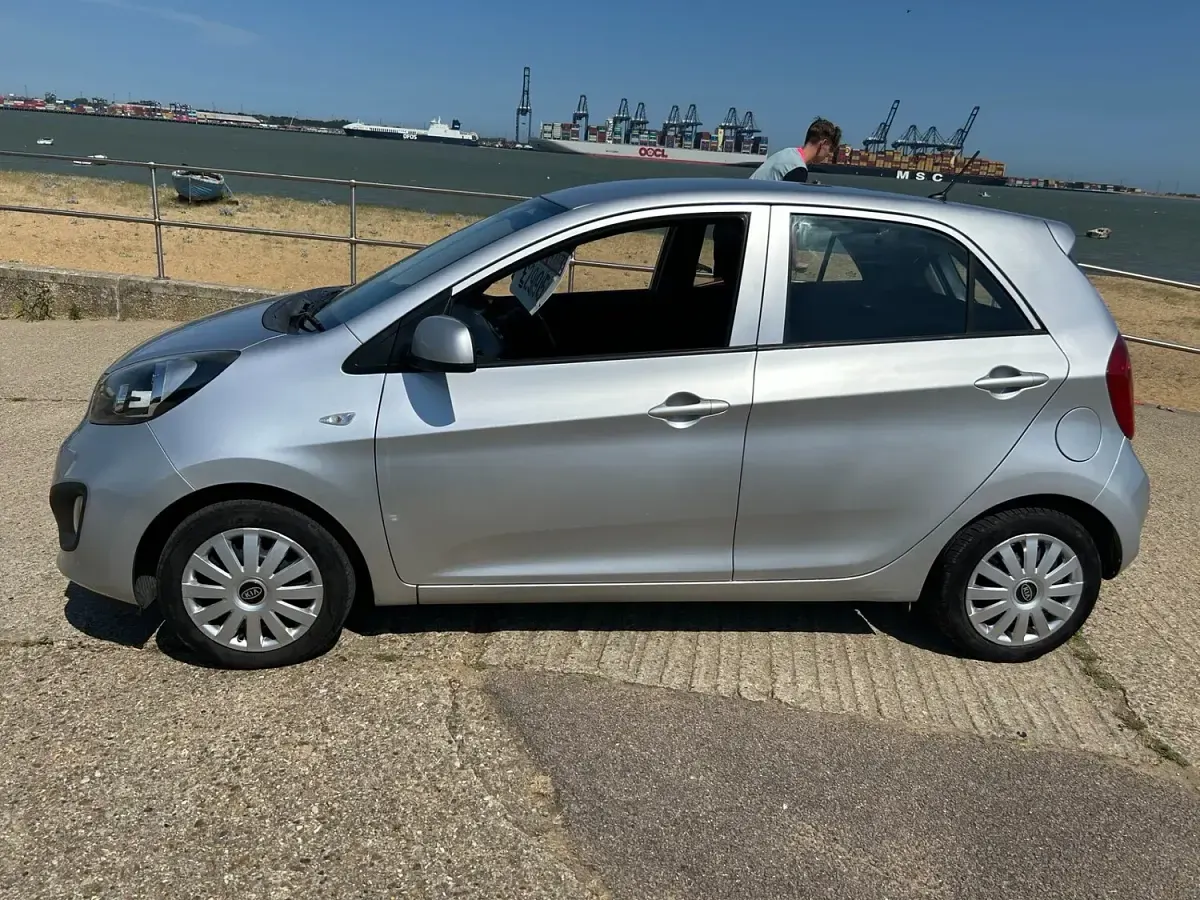 Used Kia Picanto 68 HP (50 kW) 2013 Silver Hatchback