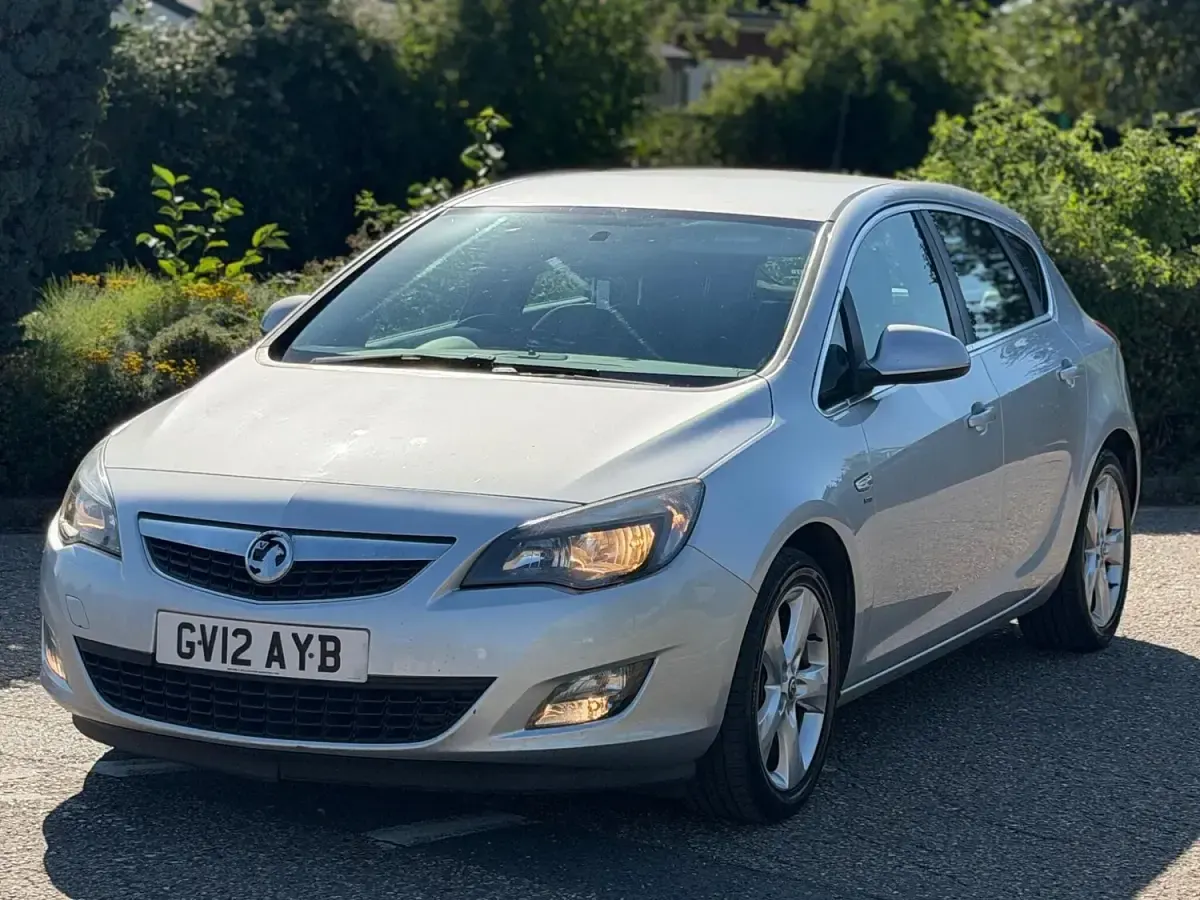 Used Vauxhall Astra SRi 115 HP (84 kW) 2012 Silver Hatchback