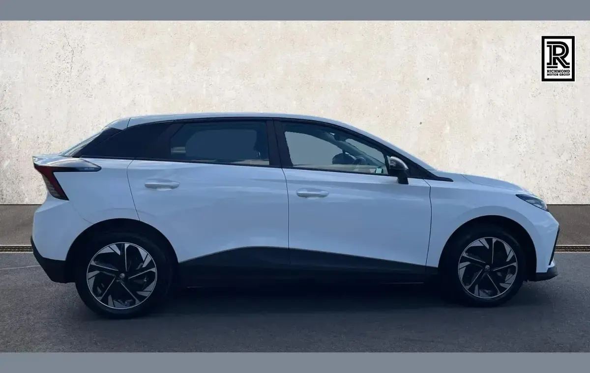 New MG MG4 EV SE 147 kW (200 HP) 2026 White Hatchback