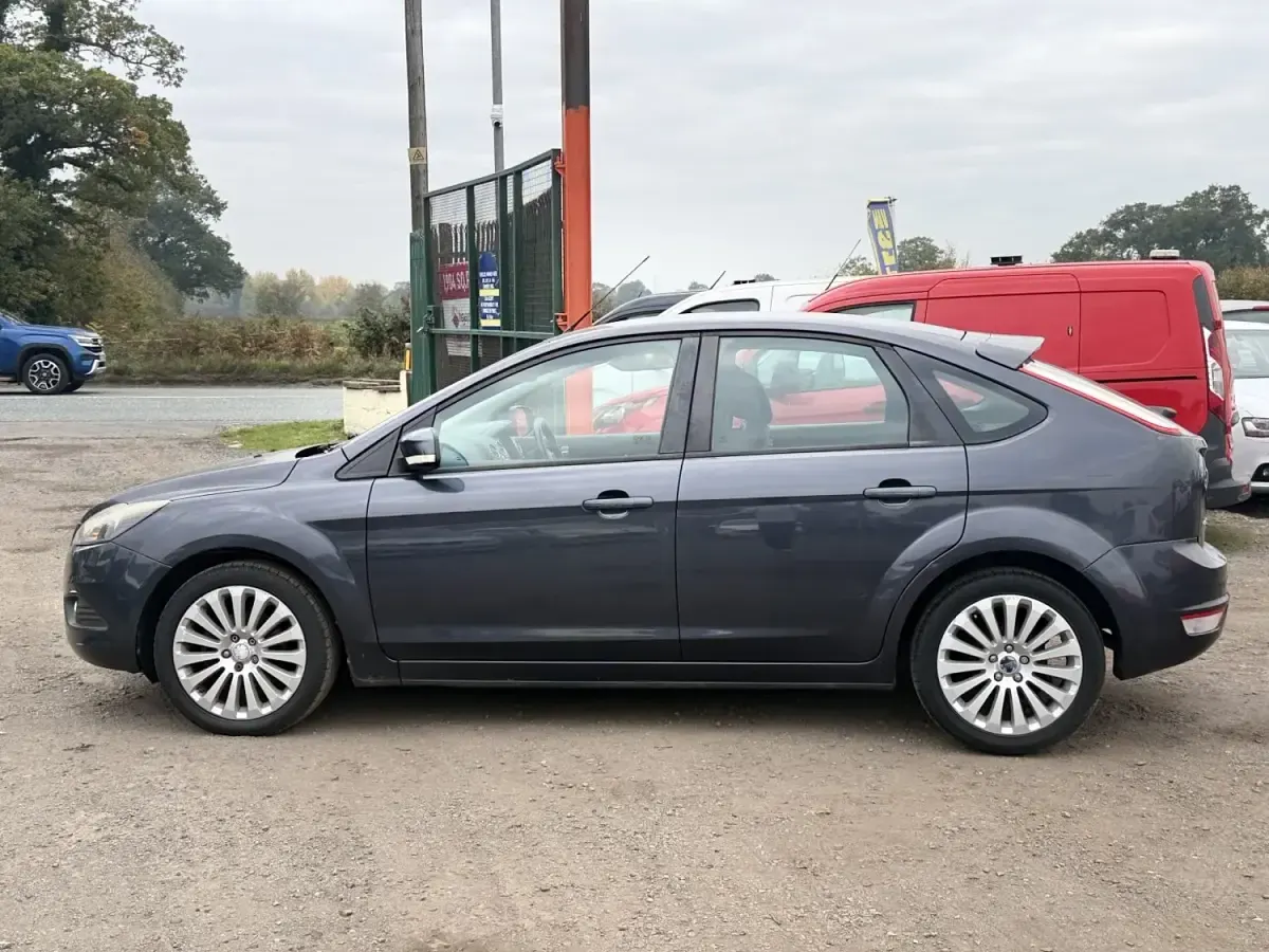 Usado Ford Focus Titanium 2009 Cinzento Citadino