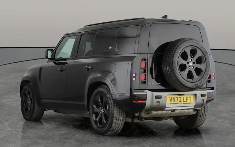 Used Land Rover Defender Dynamic 404 HP (297 kW) 2022 Black SUV