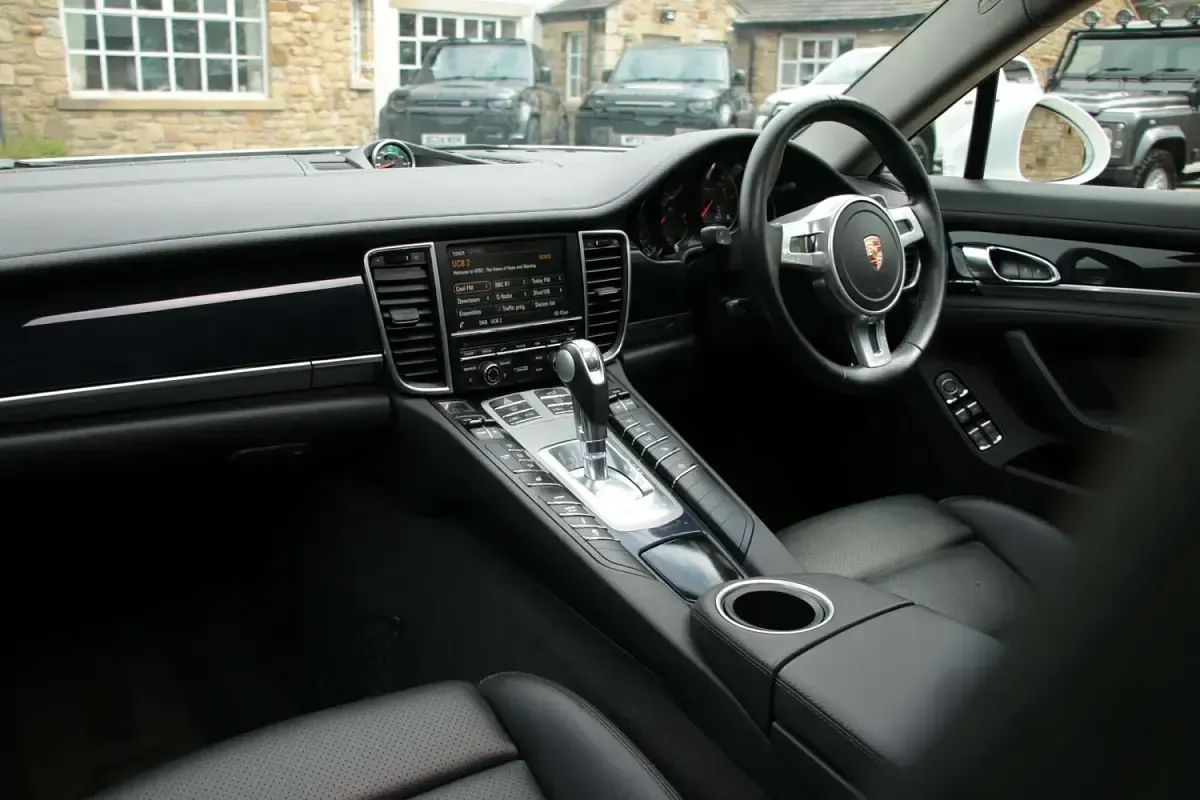 Used Porsche Panamera 300 HP (220 kW) 2015 White Hatchback