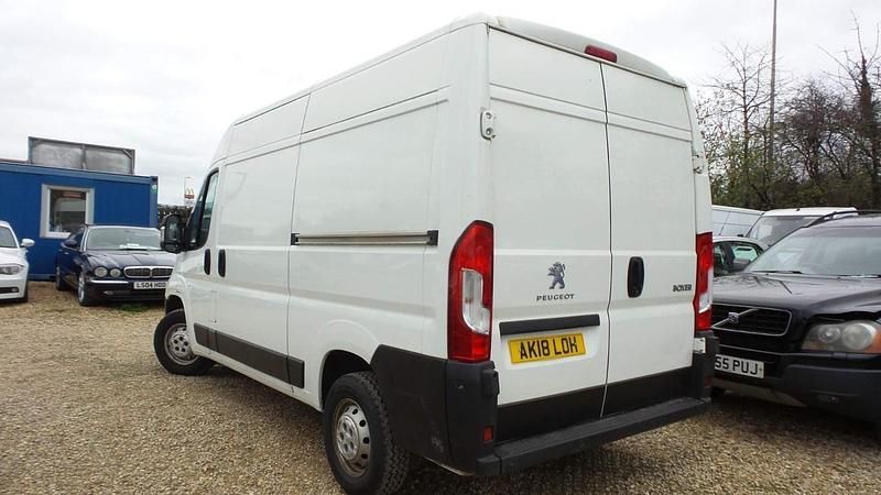 Begagnad Peugeot Boxer 130 HK (95 kW) 2018 Vit Van