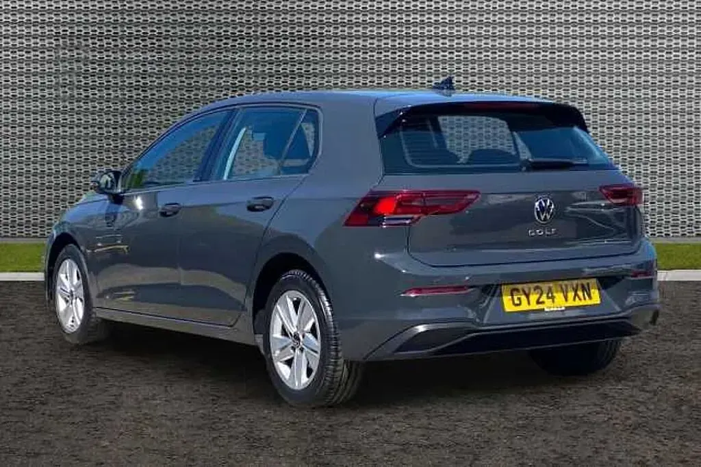 Second-hand VW Golf VIII 130 CP (95 kW) 2024