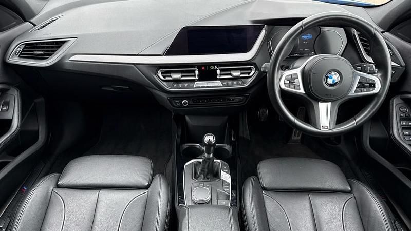 Used BMW 118 M Sport 140 HP (102 kW) 2020 Blue Hatchback