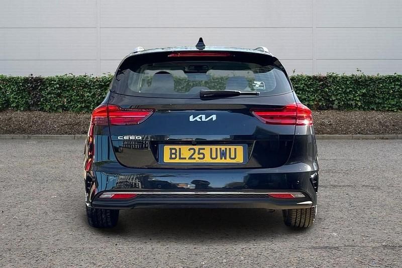 Used Kia Ceed 138 HP (101 kW) 2025 Black Hatchback