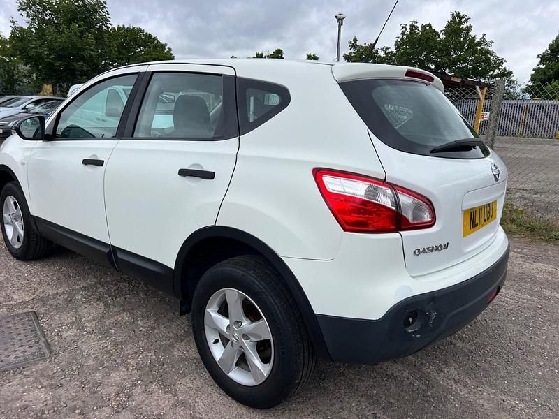 Used Nissan Qashqai Visia 110 HP (80 kW) 2011 White SUV