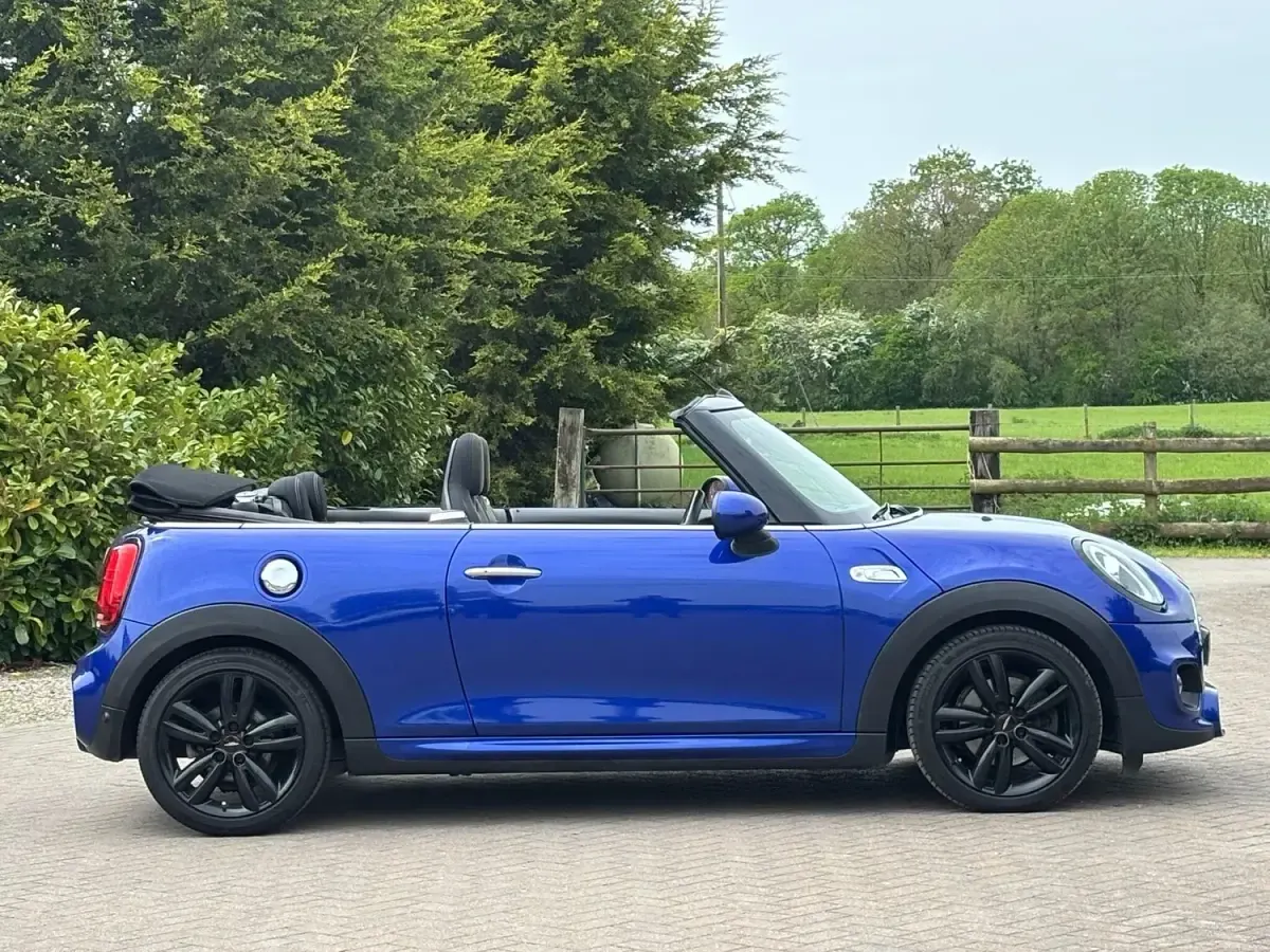 Begagnad Mini Cooper S Cabriolet 2018 Blå Cab