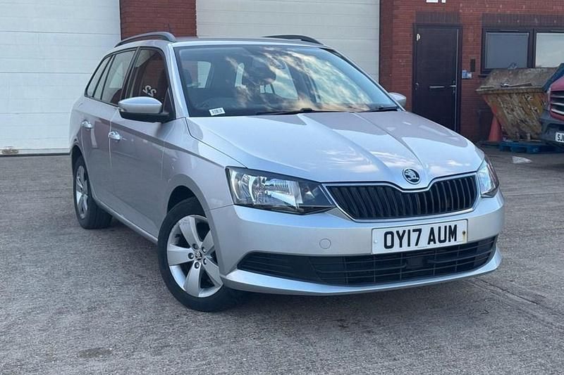 Used Skoda Fabia SE 90 HP (66 kW) 2017 Silver Estate